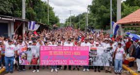 Militantes sandinistas participan en caminata en honor al Repliegue Táctico a Masaya