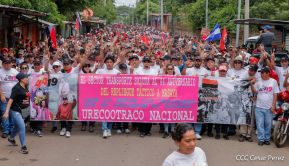 Militantes sandinistas participan en caminata en honor al Repliegue Táctico a Masaya