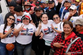Militantes sandinistas participan en caminata en honor al Repliegue Táctico a Masaya