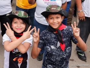 Militantes sandinistas participan en caminata en honor al Repliegue Táctico a Masaya
