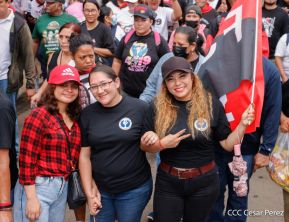 Militantes sandinistas participan en caminata en honor al Repliegue Táctico a Masaya
