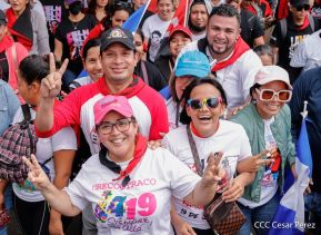 Militantes sandinistas participan en caminata en honor al Repliegue Táctico a Masaya