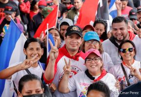 Militantes sandinistas participan en caminata en honor al Repliegue Táctico a Masaya
