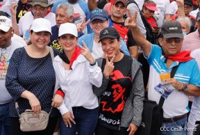 Militantes sandinistas participan en caminata en honor al Repliegue Táctico a Masaya