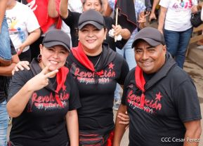 Militantes sandinistas participan en caminata en honor al Repliegue Táctico a Masaya