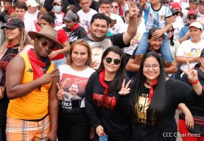 Militantes sandinistas participan en caminata en honor al Repliegue Táctico a Masaya