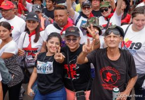 Militantes sandinistas participan en caminata en honor al Repliegue Táctico a Masaya