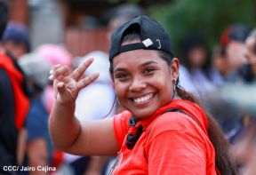 Miles de sandinistas caminan en saludo al 44/19 en Julio Victorioso