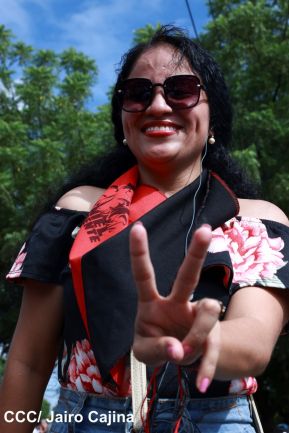 Miles de sandinistas caminan en saludo al 44/19 en Julio Victorioso