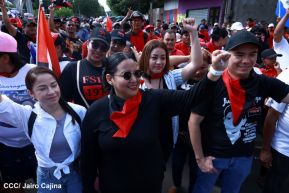 Miles de sandinistas caminan en saludo al 44/19 en Julio Victorioso