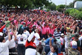 Miles de sandinistas caminan en saludo al 44/19 en Julio Victorioso
