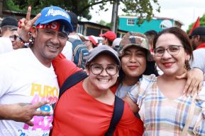 Miles de sandinistas caminan en saludo al 44/19 en Julio Victorioso