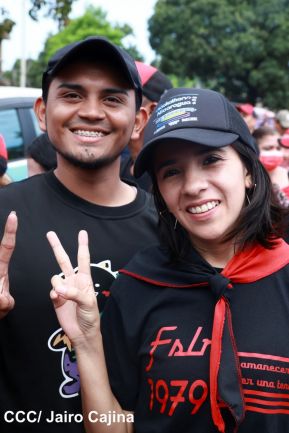 Miles de sandinistas caminan en saludo al 44/19 en Julio Victorioso