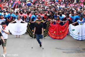 Miles de sandinistas caminan en saludo al 44/19 en Julio Victorioso