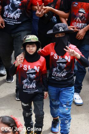 Miles de sandinistas caminan en saludo al 44/19 en Julio Victorioso