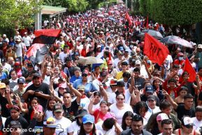 Miles de sandinistas caminan en saludo al 44/19 en Julio Victorioso