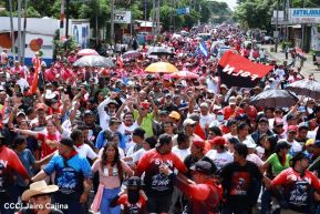 Miles de sandinistas caminan en saludo al 44/19 en Julio Victorioso