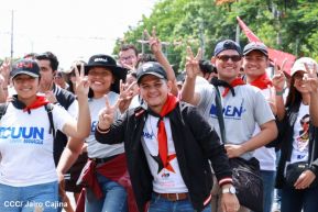 Miles de sandinistas caminan en saludo al 44/19 en Julio Victorioso