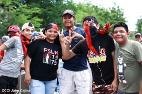 Miles de sandinistas caminan en saludo al 44/19 en Julio Victorioso