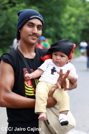 Miles de sandinistas caminan en saludo al 44/19 en Julio Victorioso