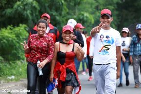 Miles de sandinistas caminan en saludo al 44/19 en Julio Victorioso