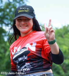 Miles de sandinistas caminan en saludo al 44/19 en Julio Victorioso