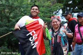 Miles de sandinistas caminan en saludo al 44/19 en Julio Victorioso