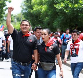 Miles de sandinistas caminan en saludo al 44/19 en Julio Victorioso