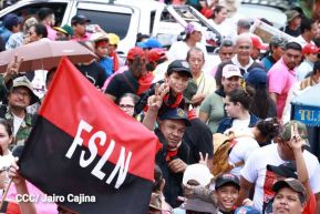 Miles de sandinistas caminan en saludo al 44/19 en Julio Victorioso
