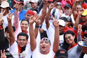 Miles de sandinistas caminan en saludo al 44/19 en Julio Victorioso