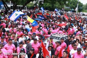 Miles de sandinistas caminan en saludo al 44/19 en Julio Victorioso