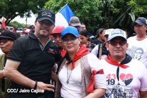 Miles de sandinistas caminan en saludo al 44/19 en Julio Victorioso