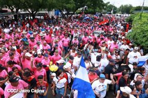 Miles de sandinistas caminan en saludo al 44/19 en Julio Victorioso