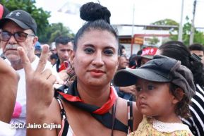 Miles de sandinistas caminan en saludo al 44/19 en Julio Victorioso