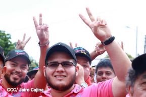 Miles de sandinistas caminan en saludo al 44/19 en Julio Victorioso