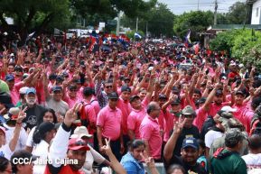 Miles de sandinistas caminan en saludo al 44/19 en Julio Victorioso