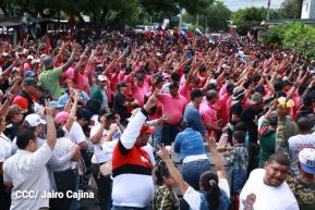 Miles de sandinistas caminan en saludo al 44/19 en Julio Victorioso