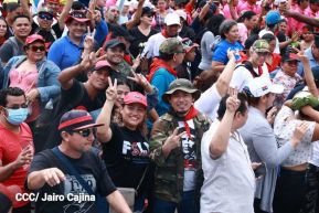 Miles de sandinistas caminan en saludo al 44/19 en Julio Victorioso