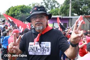 Miles de sandinistas caminan en saludo al 44/19 en Julio Victorioso