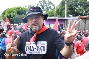 Miles de sandinistas caminan en saludo al 44/19 en Julio Victorioso