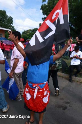 Miles de sandinistas caminan en saludo al 44/19 en Julio Victorioso