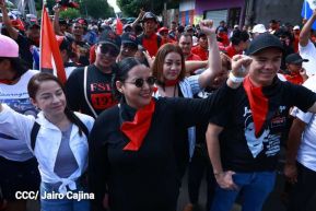 Miles de sandinistas caminan en saludo al 44/19 en Julio Victorioso