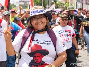 Miles de sandinistas caminan en saludo al 44/19 en Julio Victorioso