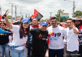 Miles de sandinistas caminan en saludo al 44/19 en Julio Victorioso