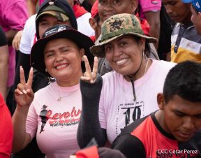 Miles de sandinistas caminan en saludo al 44/19 en Julio Victorioso
