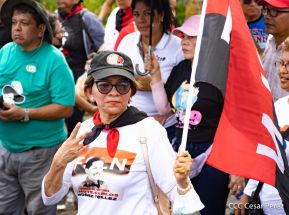 Miles de sandinistas caminan en saludo al 44/19 en Julio Victorioso