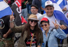 Miles de sandinistas caminan en saludo al 44/19 en Julio Victorioso