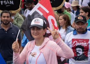 Miles de sandinistas caminan en saludo al 44/19 en Julio Victorioso