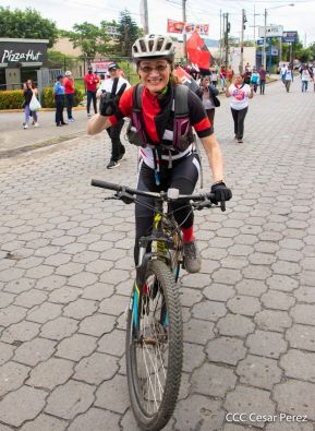 Miles de sandinistas caminan en saludo al 44/19 en Julio Victorioso