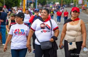 Miles de sandinistas caminan en saludo al 44/19 en Julio Victorioso
